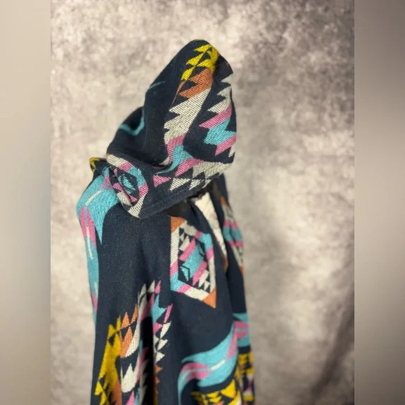 Southwestern Style Geometric Patterned Shawl/Button Closure Fringe Size OS - Picture 6 of 9